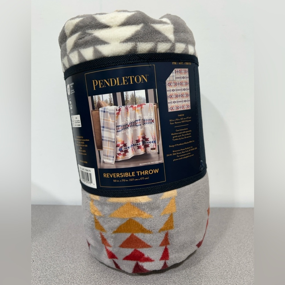 Pendleton Reversible Plush Throw Blanket - Legend Lake Grey - Picture 4 of 4